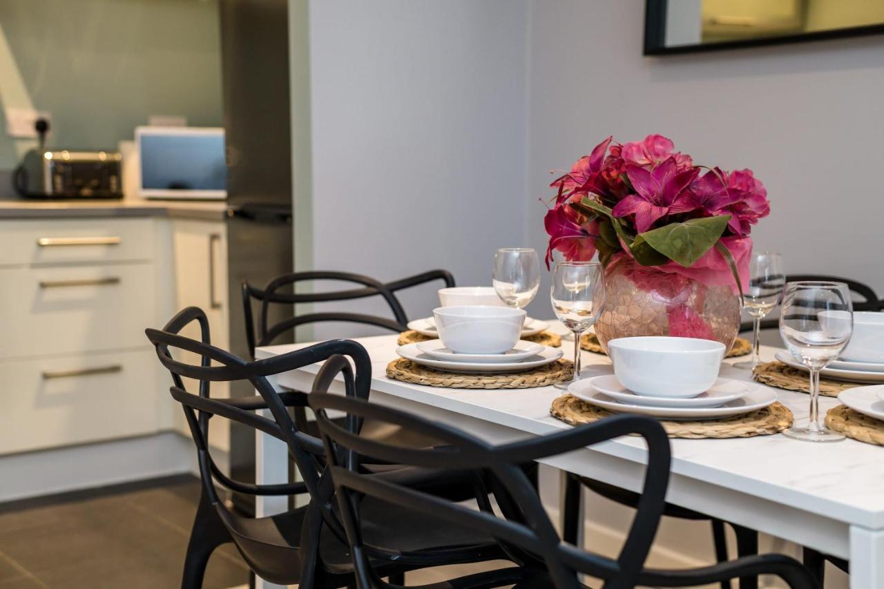 Host & - The Baltic Base Apartment